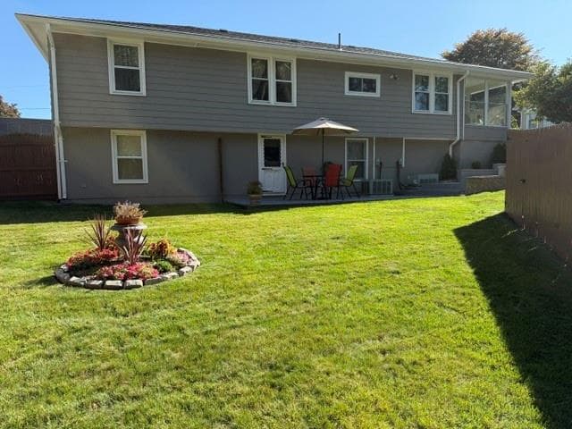 Single Family Residence at 94 Coolspring Drive, Cranston, photo 4 of 31
