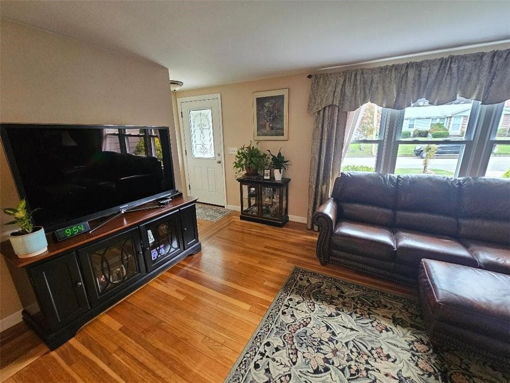 Single Family Residence at 94 Coolspring Drive, Cranston, photo 8 of 31