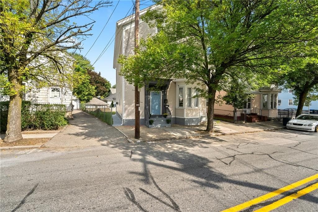 Multi Family at 1165 Chalkstone Avenue, Providence, photo 5 of 50