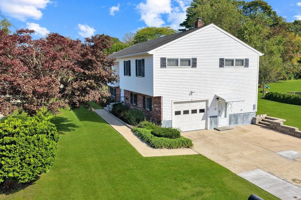 Single Family Residence at 2 Jana Road, Westerly, photo 2 of 26