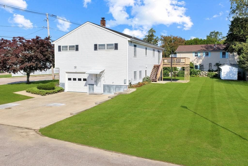 Single Family Residence at 2 Jana Road, Westerly, photo 3 of 26