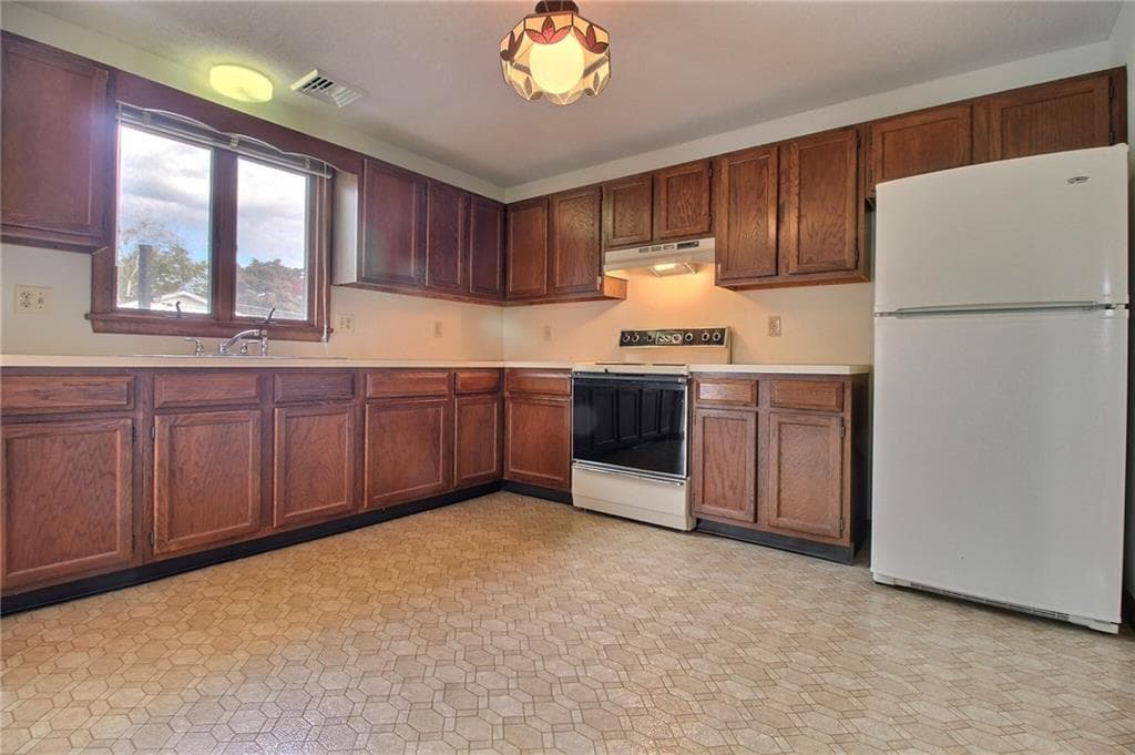 Single Family Residence at 2 Jana Road, Westerly, photo 11 of 26