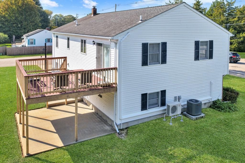 Single Family Residence at 2 Jana Road, Westerly, photo 4 of 26