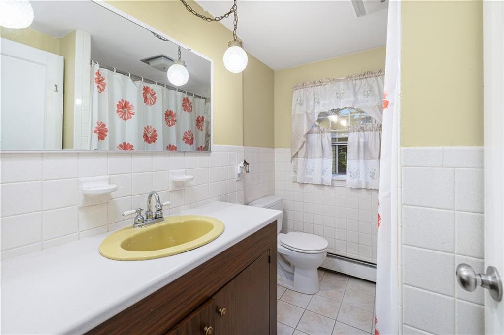 Single Family Residence at 494 Church Avenue, Warwick, photo 15 of 38