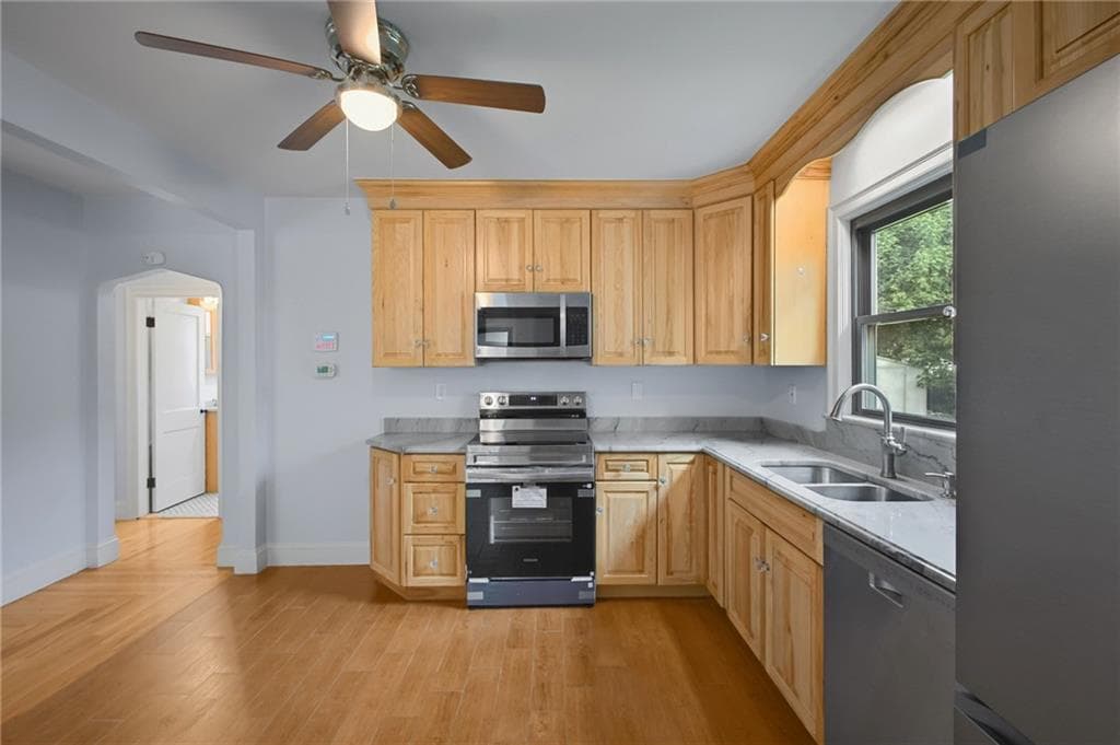 Single Family Residence at 10 Pawtucket Avenue, East Providence, photo 6 of 34