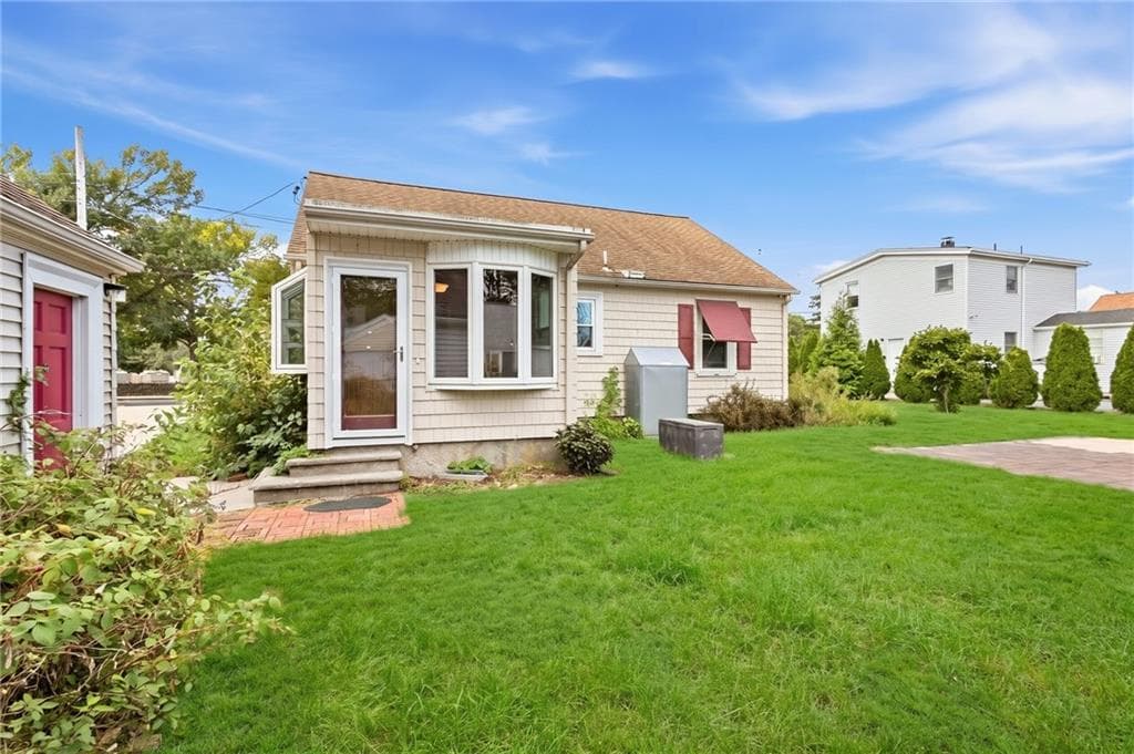 Single Family Residence at 10 Pawtucket Avenue, East Providence, photo 29 of 34