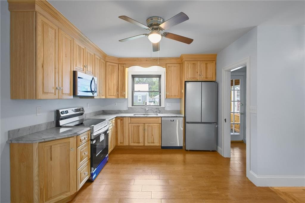 Single Family Residence at 10 Pawtucket Avenue, East Providence, photo 4 of 34