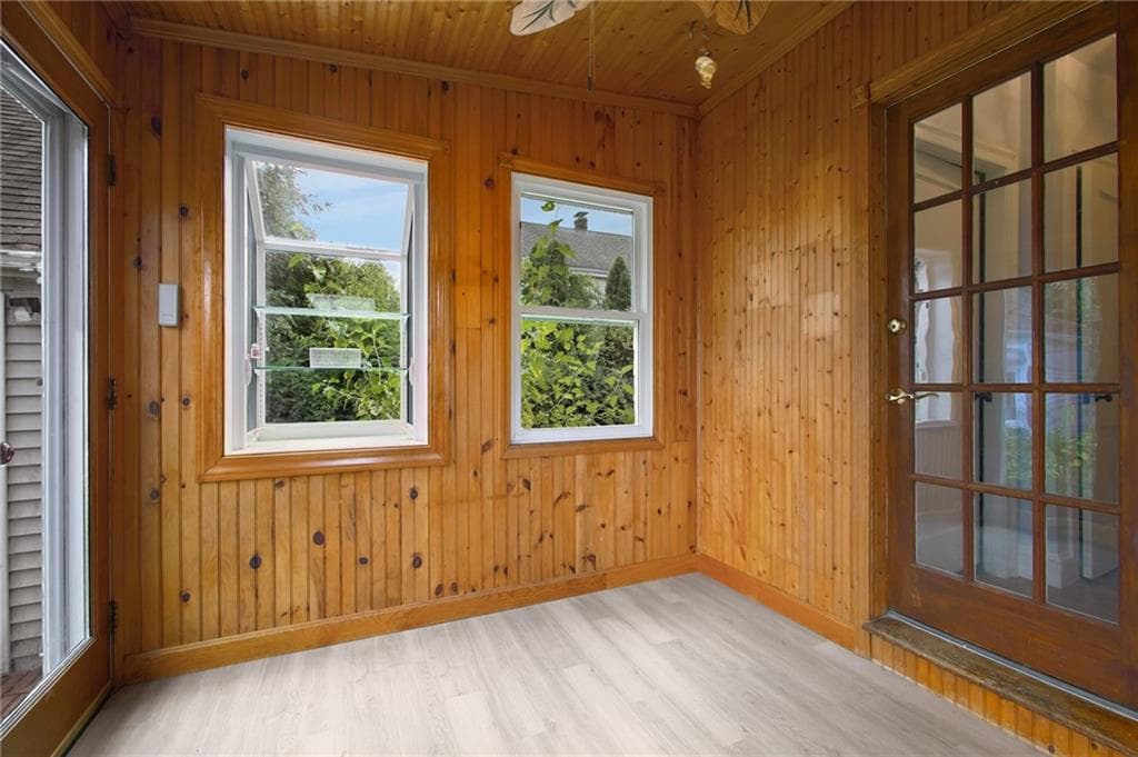Single Family Residence at 10 Pawtucket Avenue, East Providence, photo 21 of 34