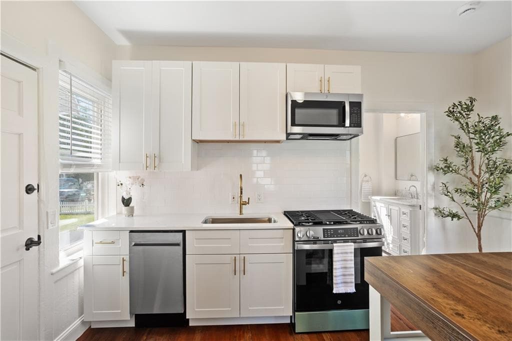 Condominium at 37 Lincoln Avenue UNIT 1, Bristol, photo 6 of 33