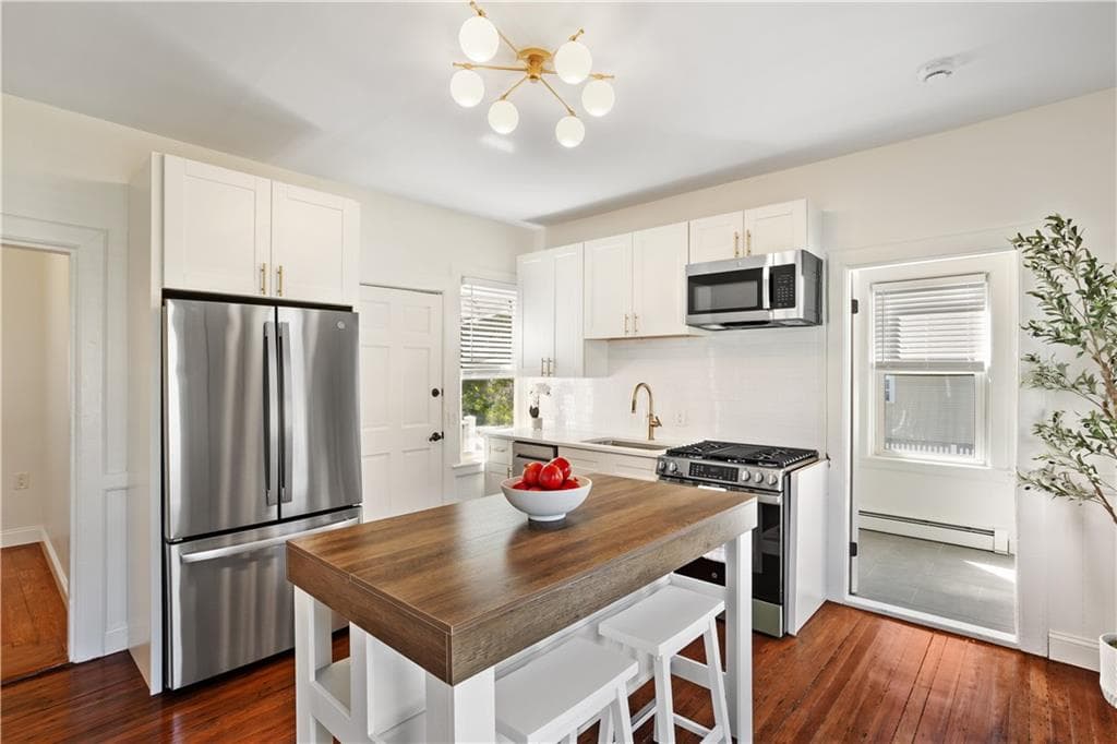 Condominium at 37 Lincoln Avenue UNIT 1, Bristol, photo 5 of 33