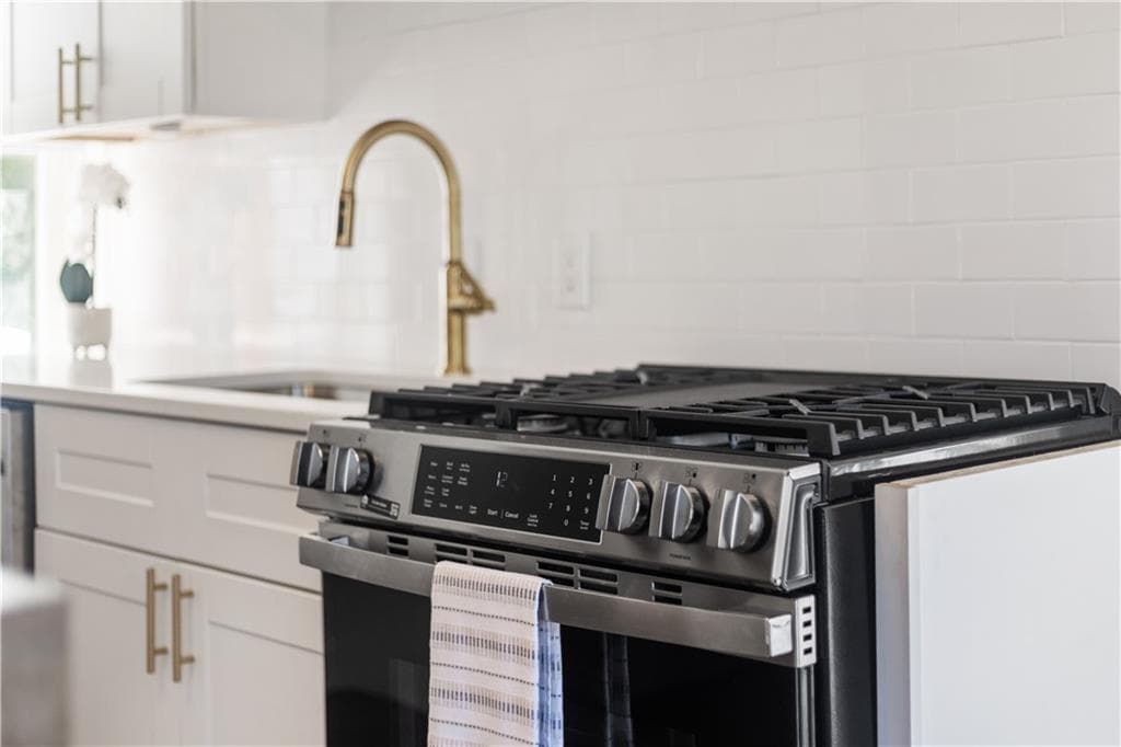 Condominium at 37 Lincoln Avenue UNIT 1, Bristol, photo 9 of 33