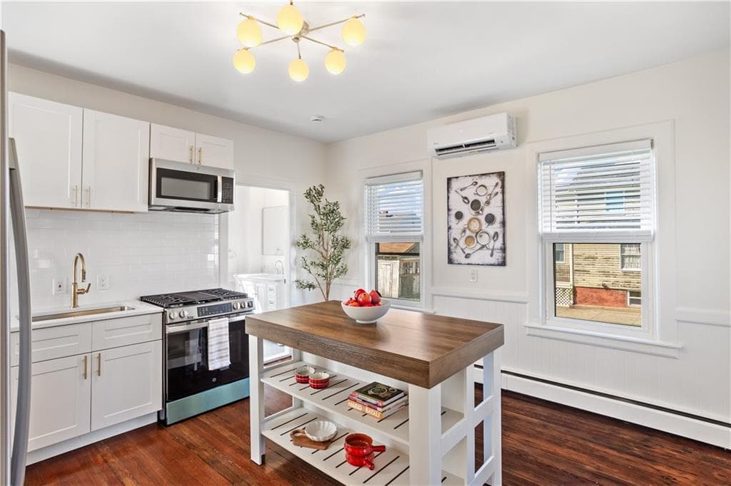Condominium at 37 Lincoln Avenue UNIT 1, Bristol, photo 10 of 33