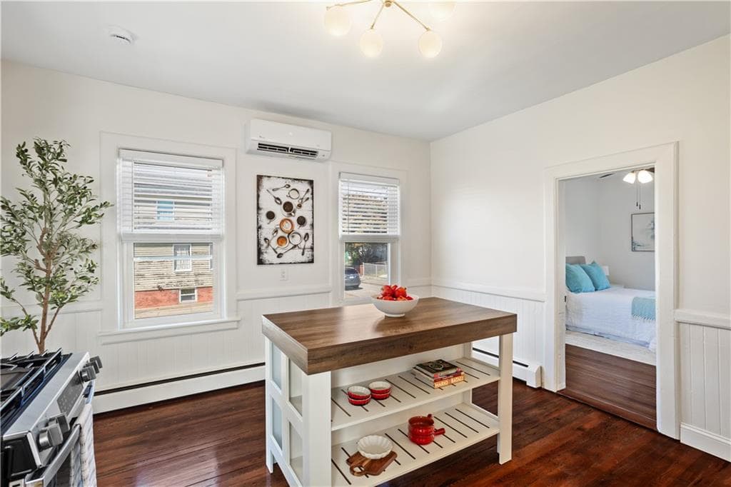 Condominium at 37 Lincoln Avenue UNIT 1, Bristol, photo 8 of 33