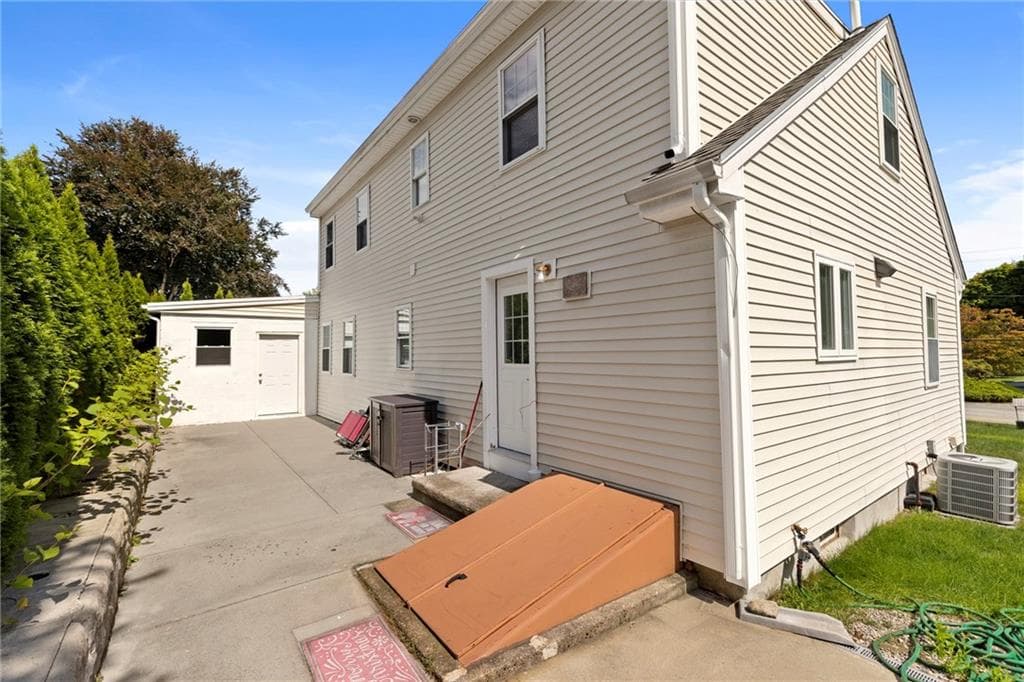 Single Family Residence at 2640 Diamond Hill Road, Cumberland, photo 44 of 50