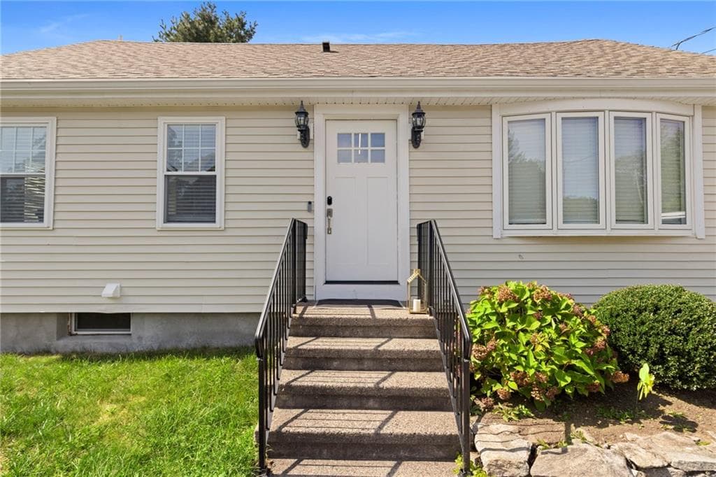 Single Family Residence at 2640 Diamond Hill Road, Cumberland, photo 4 of 50