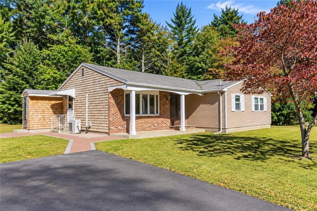 Single Family Residence at 19 Crestwood Drive, Richmond, photo 2 of 42