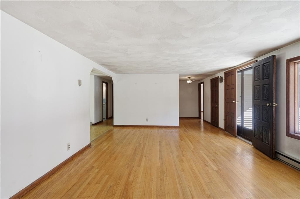 Single Family Residence at 19 Crestwood Drive, Richmond, photo 6 of 42
