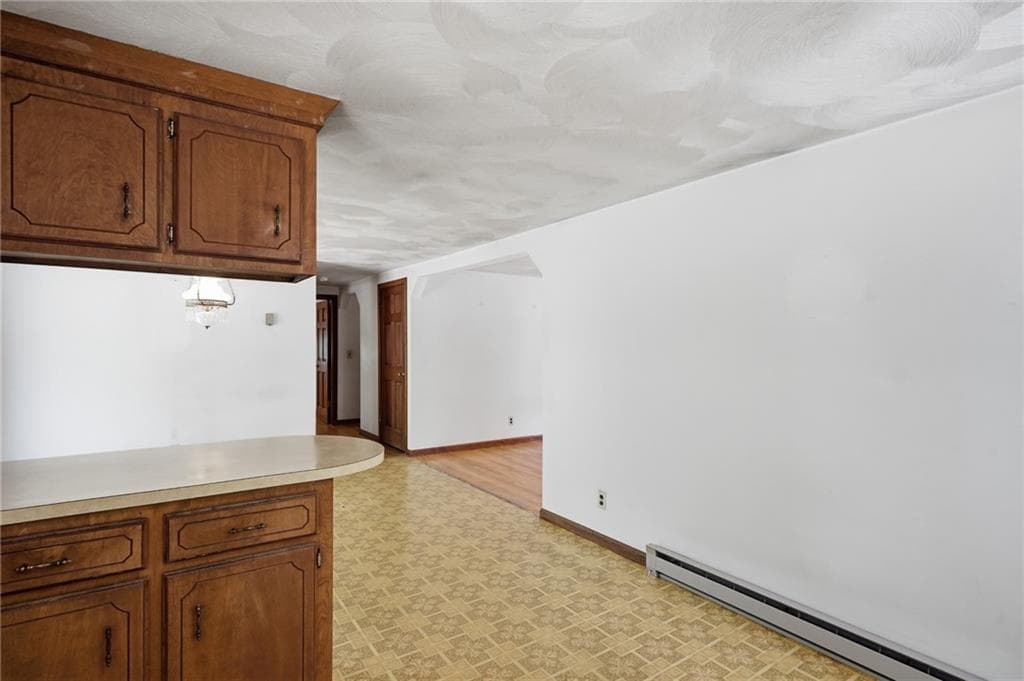 Single Family Residence at 19 Crestwood Drive, Richmond, photo 13 of 42