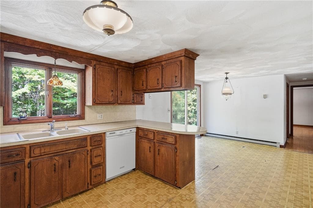 Single Family Residence at 19 Crestwood Drive, Richmond, photo 12 of 42