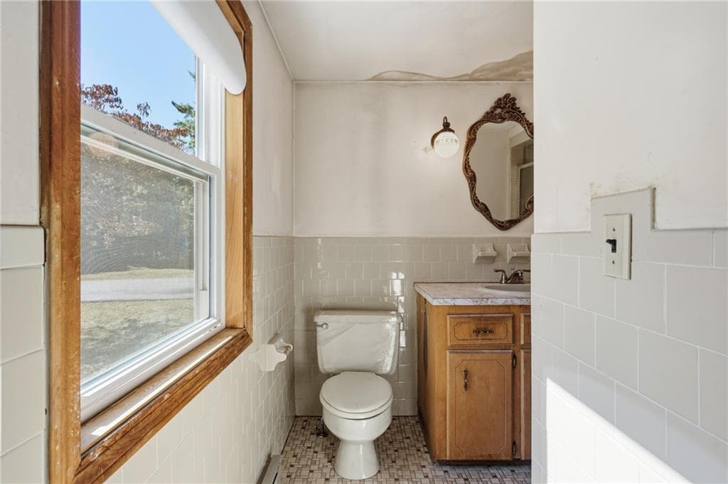 Single Family Residence at 19 Crestwood Drive, Richmond, photo 22 of 42