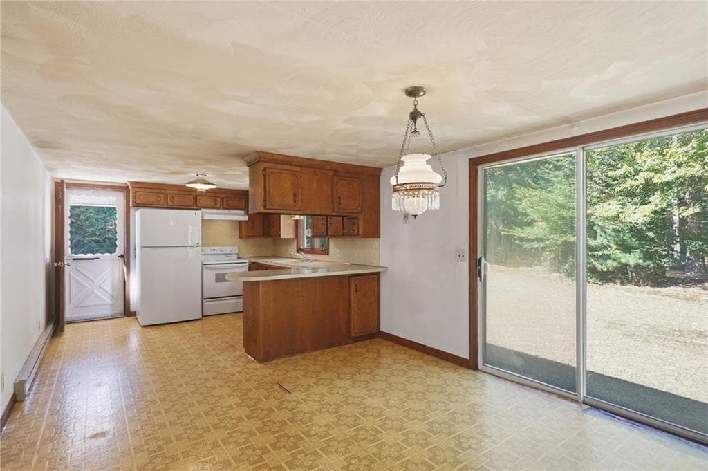 Single Family Residence at 19 Crestwood Drive, Richmond, photo 9 of 42