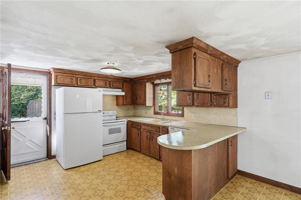 Single Family Residence at 19 Crestwood Drive, Richmond, photo 10 of 42