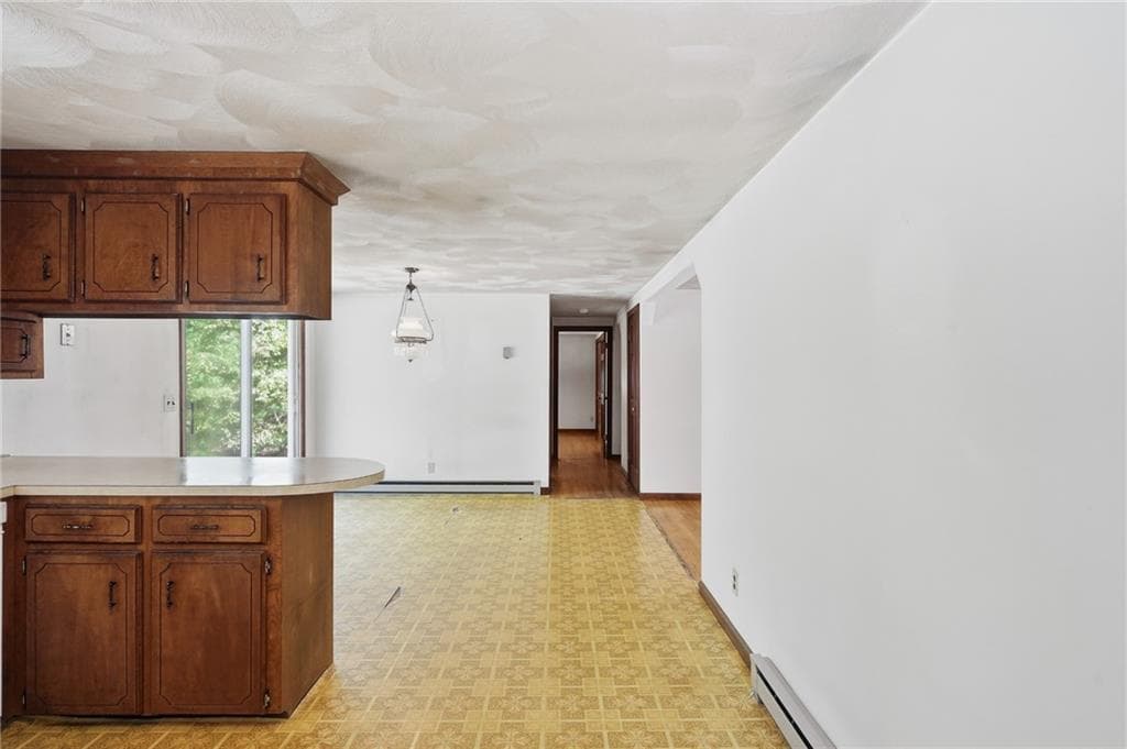 Single Family Residence at 19 Crestwood Drive, Richmond, photo 14 of 42