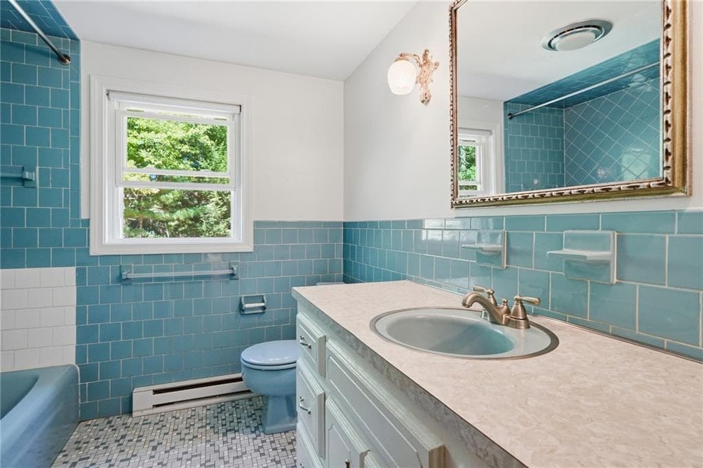 Single Family Residence at 19 Crestwood Drive, Richmond, photo 18 of 42