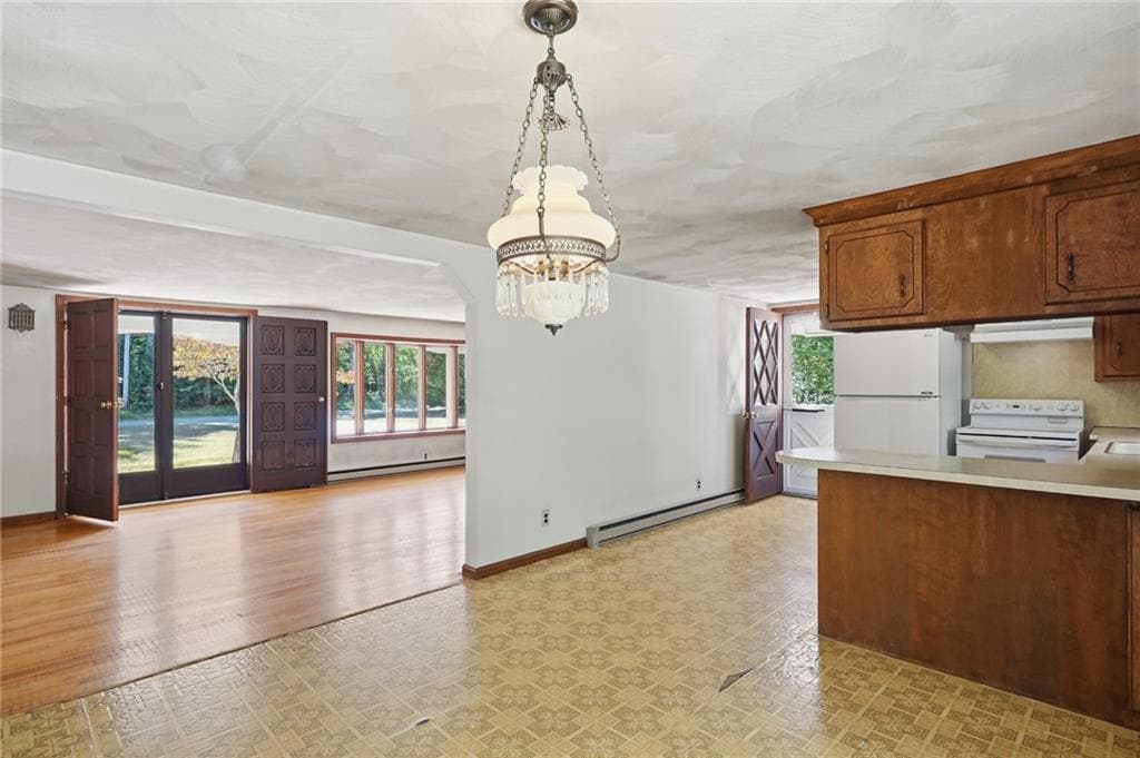 Single Family Residence at 19 Crestwood Drive, Richmond, photo 15 of 42