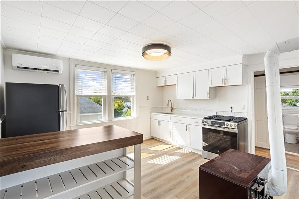 Condominium at 37 Lincoln Avenue UNIT 3, Bristol, photo 6 of 23