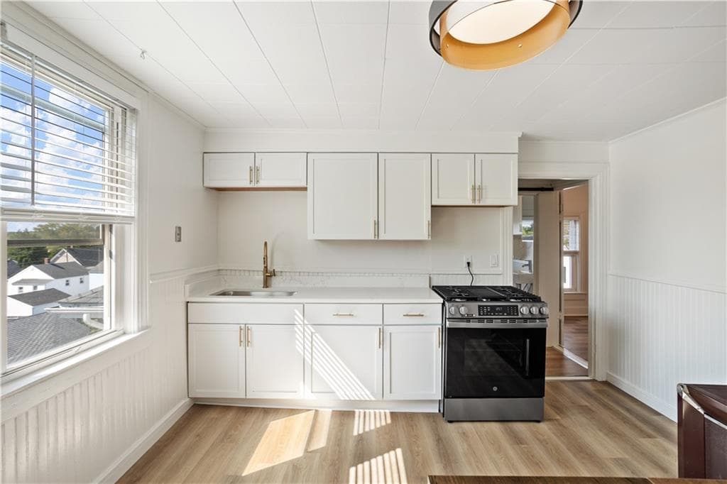 Condominium at 37 Lincoln Avenue UNIT 3, Bristol, photo 5 of 23