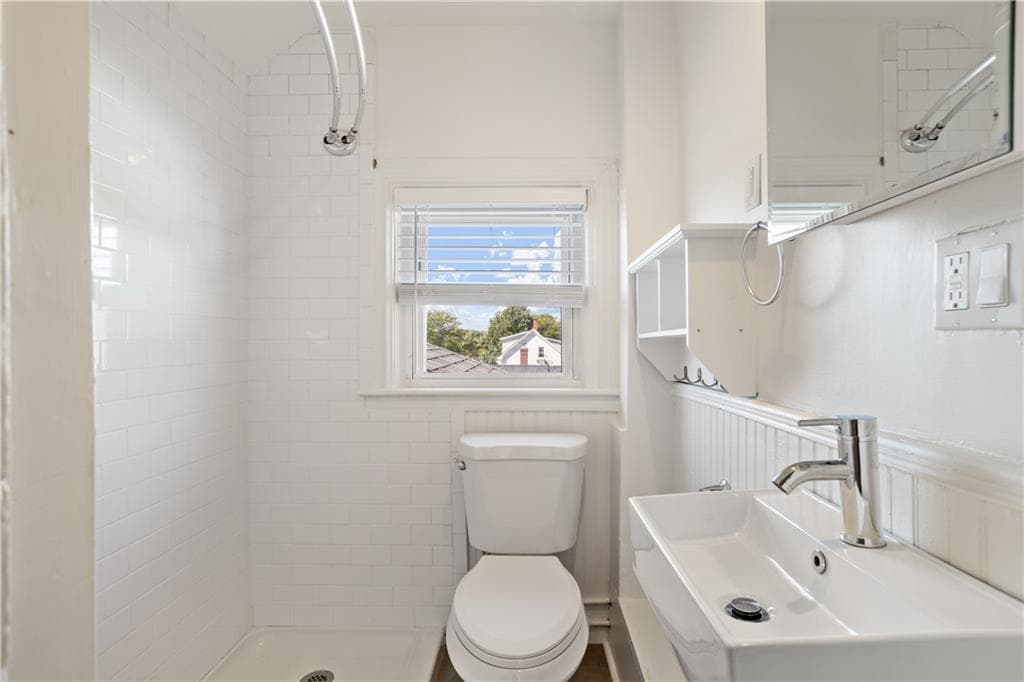 Condominium at 37 Lincoln Avenue UNIT 3, Bristol, photo 10 of 23