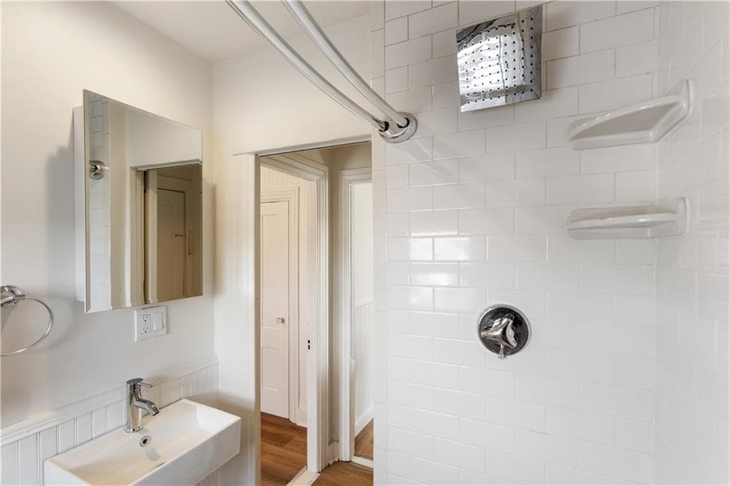Condominium at 37 Lincoln Avenue UNIT 3, Bristol, photo 11 of 23