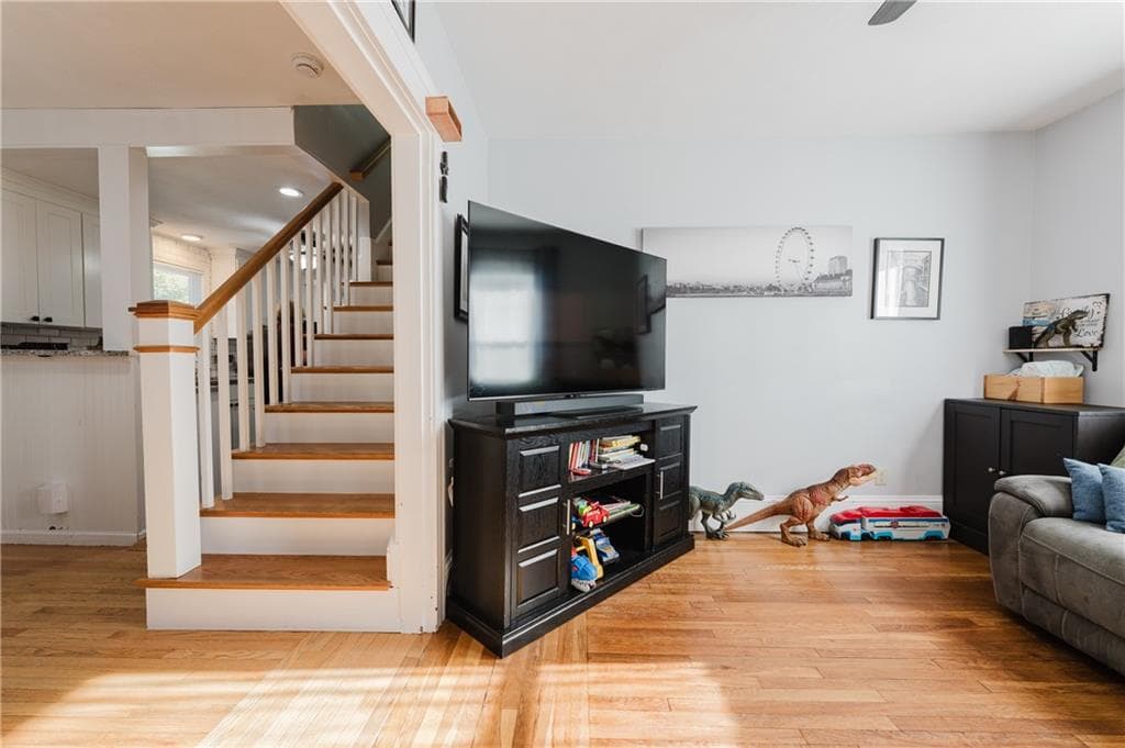 Single Family Residence at 27 Cecile Street, Lincoln, photo 6 of 37