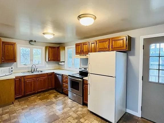 Single Family Residence at 23 Butler Street, Newport, photo 5 of 21