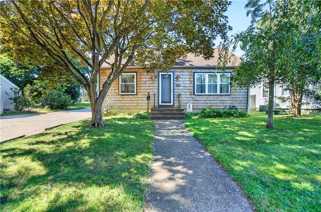 Single Family Residence at 333 Maple Street, Warwick, photo 2 of 21