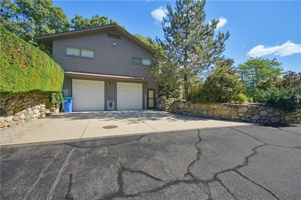 Single Family Residence at 29 Sayles Hill Road, Lincoln, photo 5 of 37