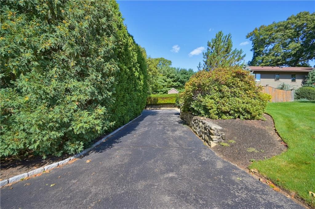 Single Family Residence at 29 Sayles Hill Road, Lincoln, photo 4 of 37