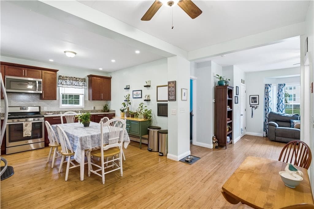 Single Family Residence at 18 Avenue F Avenue, Lincoln, photo 9 of 42