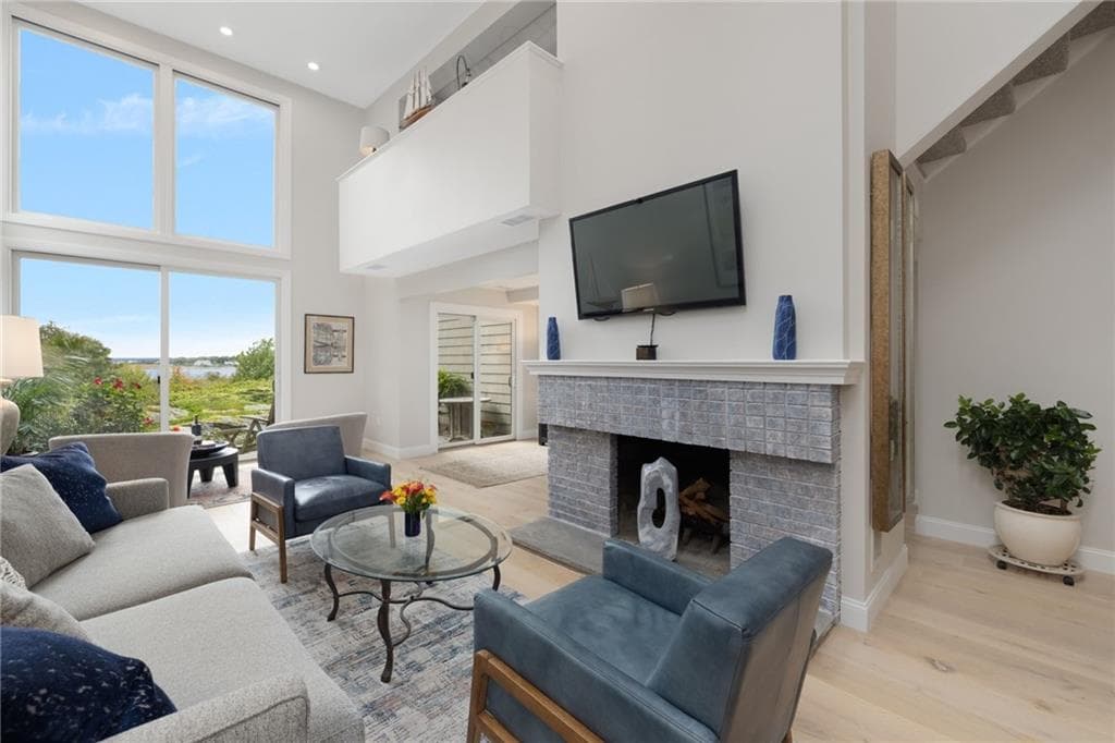 Condominium at 28 Sea Breeze Lane UNIT 28, Bristol, photo 2 of 50