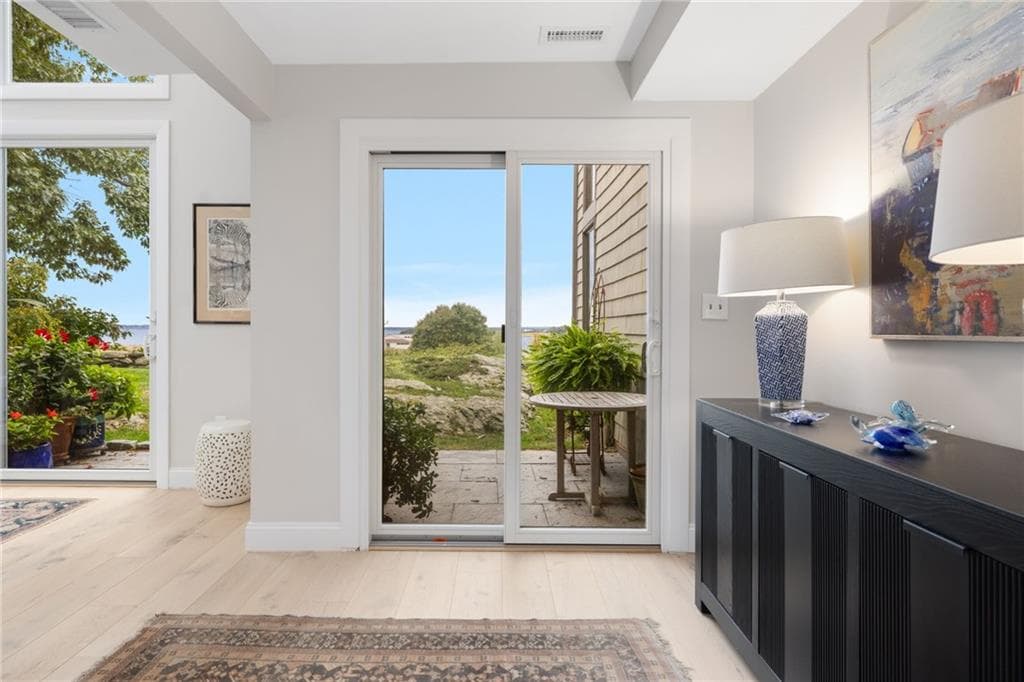 Condominium at 28 Sea Breeze Lane UNIT 28, Bristol, photo 3 of 50