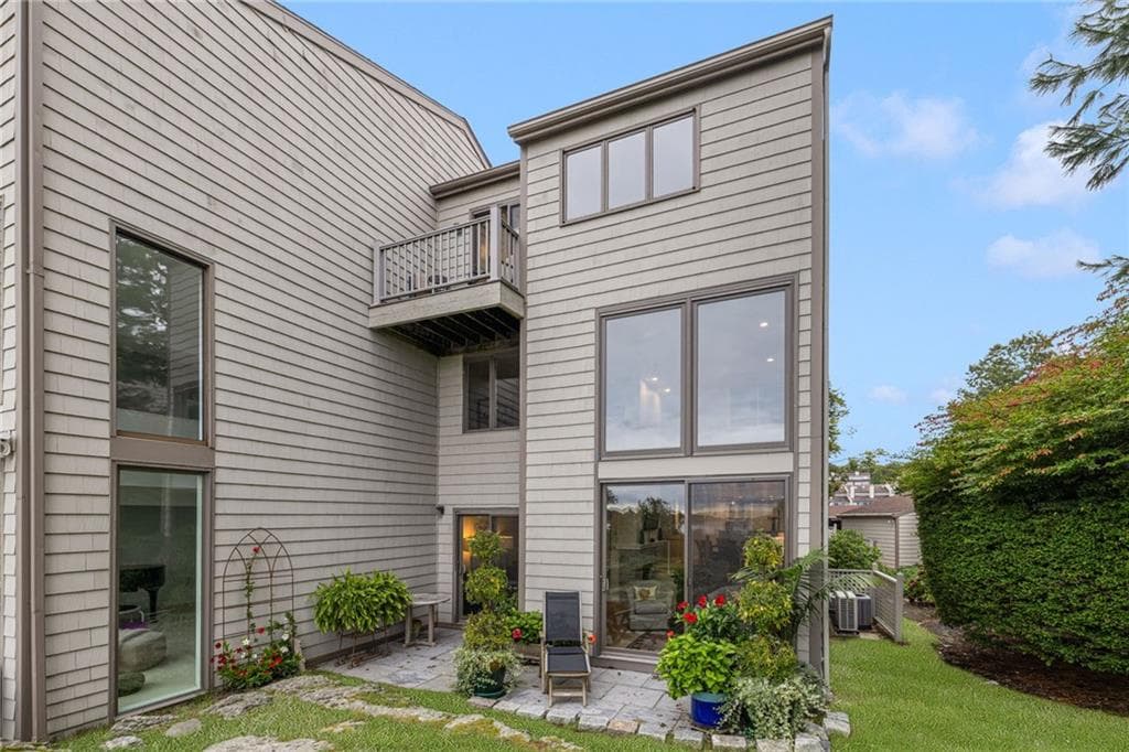 Condominium at 28 Sea Breeze Lane UNIT 28, Bristol, photo 32 of 50