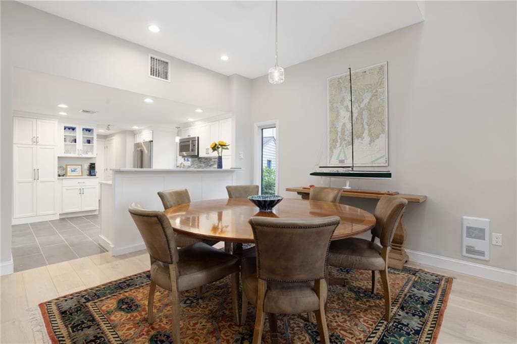 Condominium at 28 Sea Breeze Lane UNIT 28, Bristol, photo 9 of 50