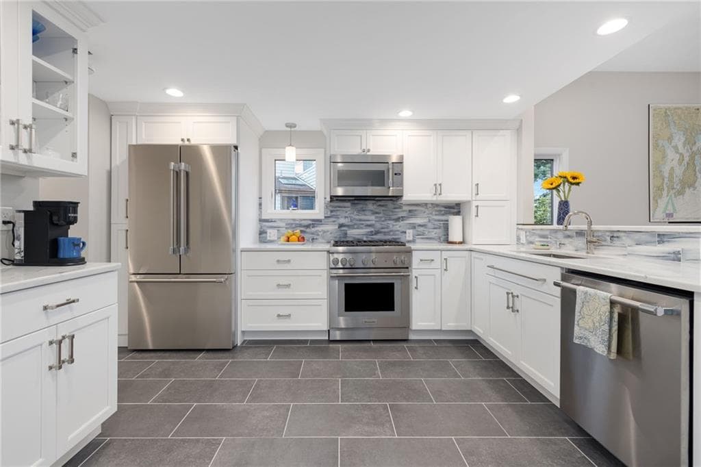 Condominium at 28 Sea Breeze Lane UNIT 28, Bristol, photo 10 of 50