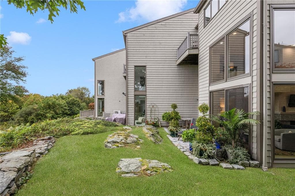 Condominium at 28 Sea Breeze Lane UNIT 28, Bristol, photo 33 of 50