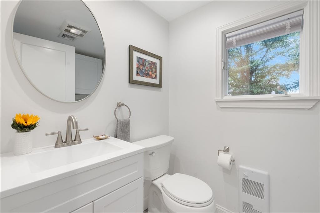 Condominium at 28 Sea Breeze Lane UNIT 28, Bristol, photo 14 of 50
