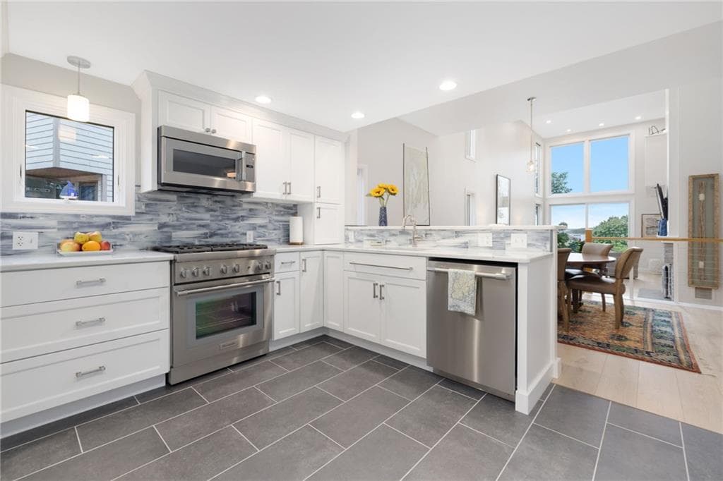 Condominium at 28 Sea Breeze Lane UNIT 28, Bristol, photo 11 of 50