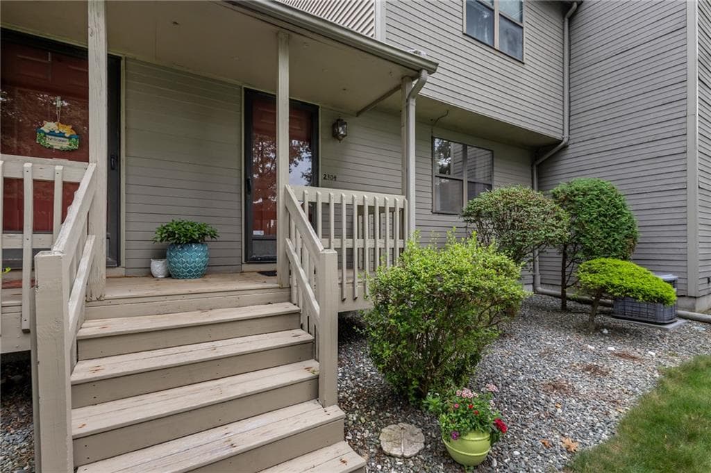 Condominium at 2304 Pinewood Drive, Smithfield, photo 2 of 26