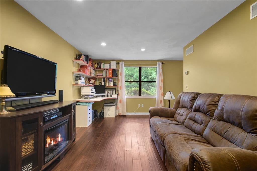 Condominium at 2304 Pinewood Drive, Smithfield, photo 13 of 26