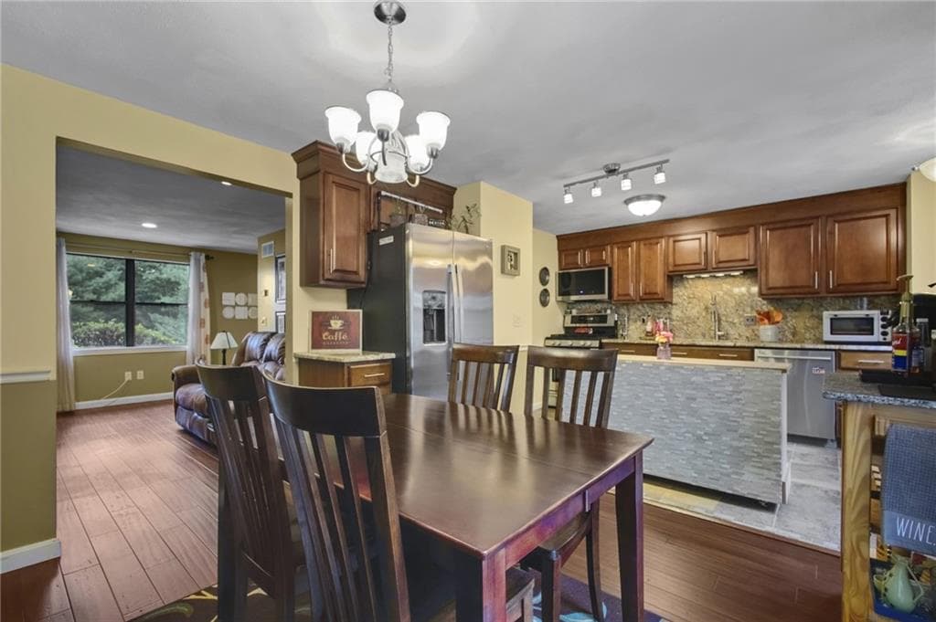 Condominium at 2304 Pinewood Drive, Smithfield, photo 7 of 26